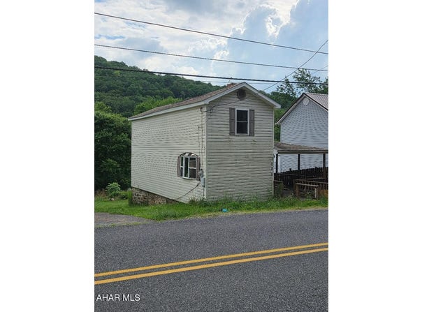 1085 Deveaux Street, Elmora, PA 15737