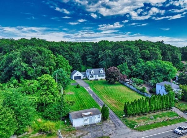 894 Main Road, Tiverton, RI 02878