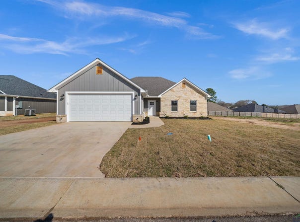 203 Toro Dr, Winona, TX 75792