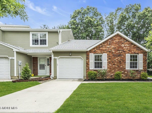 63 Oak Lane, Eatontown, NJ 07724