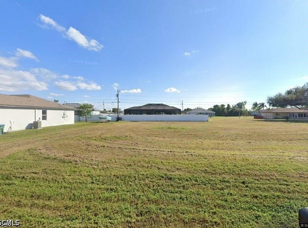 622 SE 1st Street, Cape Coral, FL 33990