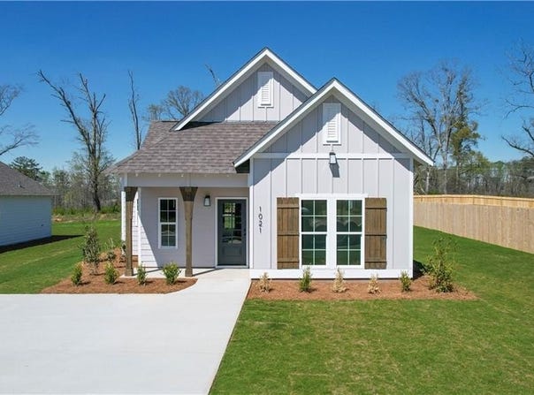 1021 Crossing Court, Valley, AL 36854