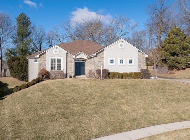 4109 Hidden Valley Drive, St Joseph, MO 64506