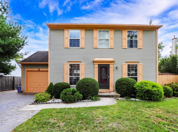 8 Compton Ln, Egg Harbor Township, NJ 08234