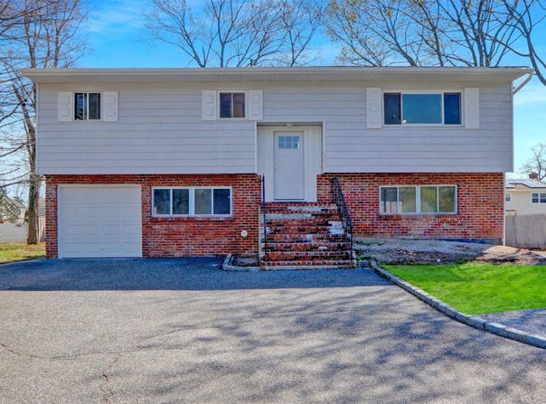 1 Thomas Avenue, Bay Shore, NY 11706