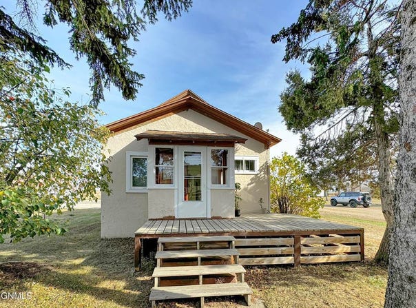 18 Graber Street, McGregor, ND 58755