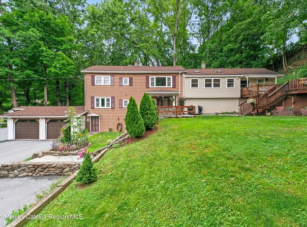 17 Dock Road, Marlboro, NY 12542