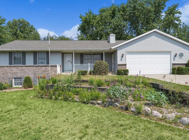 3906 18th Street, Dorr, MI 49323