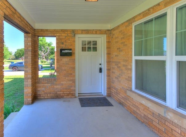 1127 S 19th Street, Chickasha, OK 73018