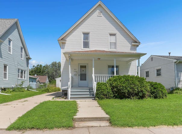 917 Hawthorne Avenue, Waterloo, IA 50702