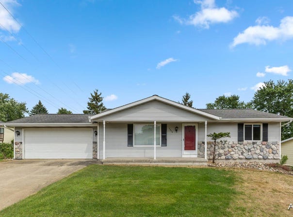 3976 York View Drive NW, Comstock Park, MI 49321