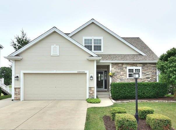 W206n16263 Marshland Dr, Jackson, WI 53037