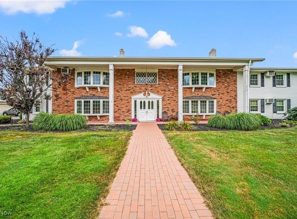 5 Meadowlawn Drive unit: 9, Mentor, OH 44060