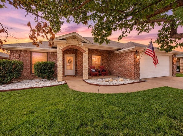 725 Big Willow Drive, Saginaw, TX 76179
