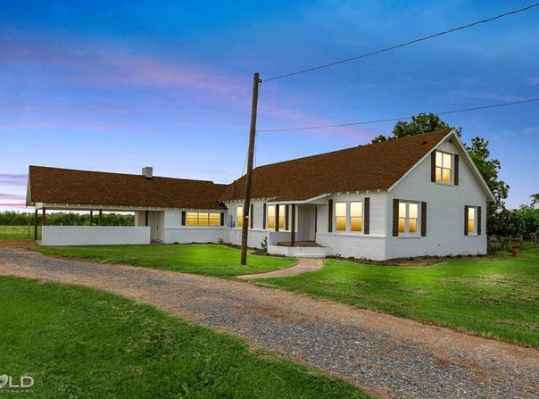 8976 Dixie Shreveport Road, Belcher, LA 71107