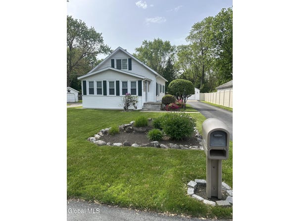 146 Larrabee Rd, Glenville, NY 12302