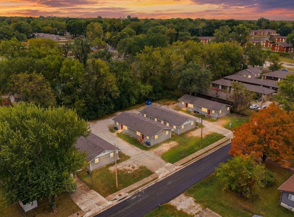 2224 N Clifton Avenue, Springfield, MO 65803