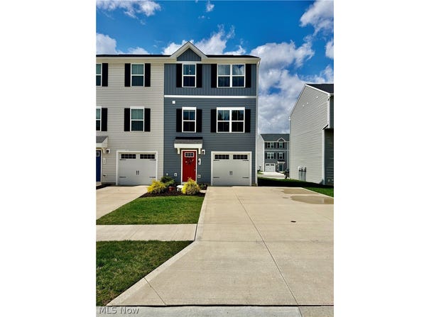 114 Slate Ridge Drive, Barberton, OH 44203