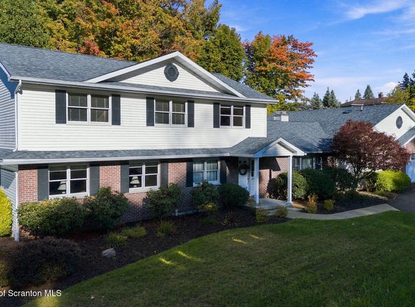 117 Echo Drive, Clarks Summit, PA 18411