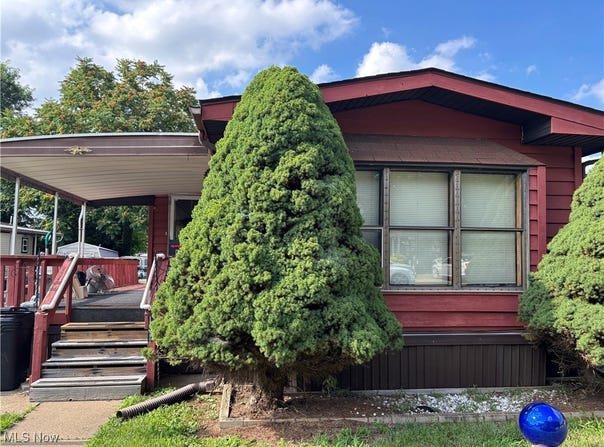 131 Coral Key Drive SE, New Philadelphia, OH 44643