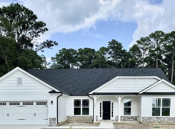 102 Manchester Court, La Grange, NC 28551