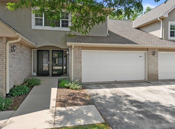 9164 W Elm Ct, Franklin, WI 53132