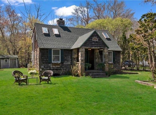 1 Mohawk Trail, Narragansett, RI 02882
