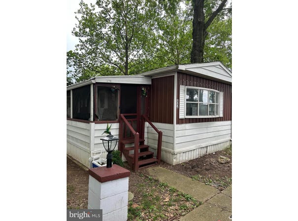 82 MALIBU BOULEVARD, CARLISLE, PA 17015