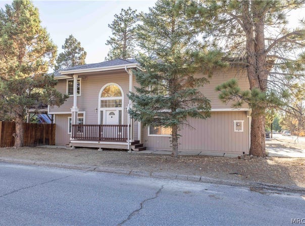444 Elysian Boulevard, Big Bear City, CA 92314