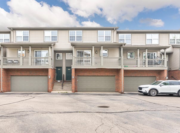 3046 Barclay Way, Ann Arbor, MI 48105
