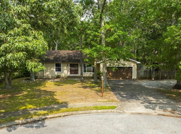8 Sheila Ave, Ocean View, NJ 08230