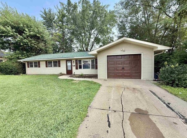 201 W McConauhgy, ROCHELLE, IL 61068