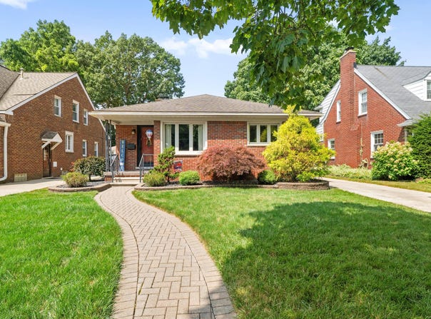 2476 Edgemont Street, Trenton, MI 48183
