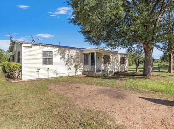 705 S Depot ST, Moulton, TX 77975