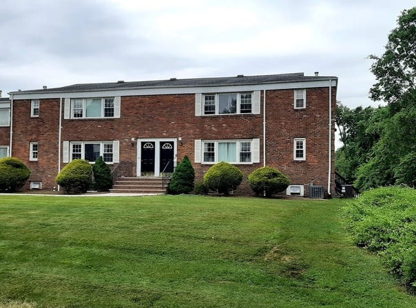 10 Stanford Dr, Bridgewater Twp., NJ 08807-3439