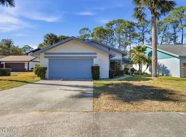 118 Meadowbrook Circle, Daytona Beach, FL 32114