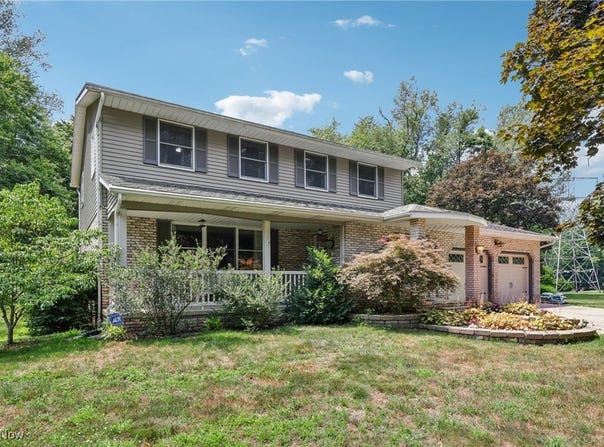 2424 Lyndon Drive, Uniontown, OH 44685
