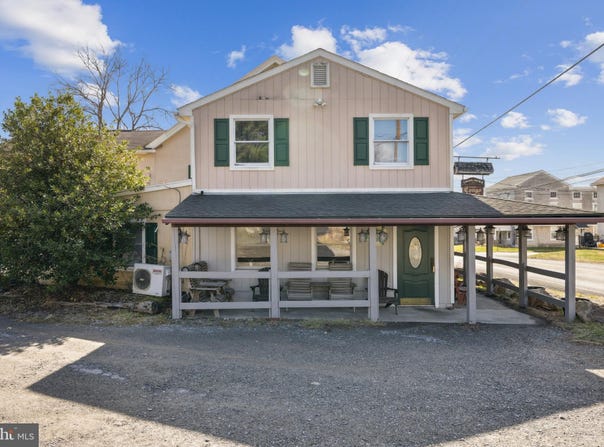 373 HOFFMANSVILLE ROAD, BARTO, PA 19504