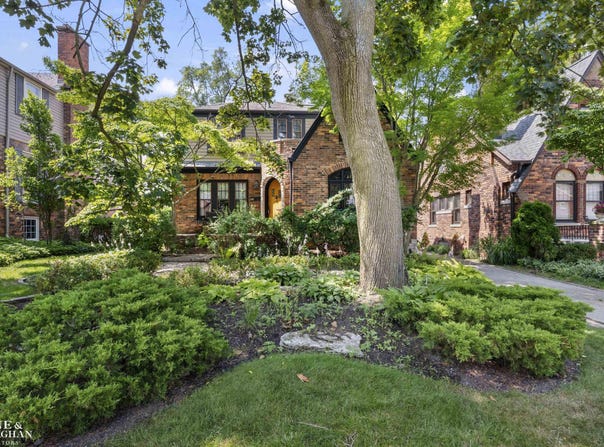 245 Ridgemont Road, Grosse Pointe Farms, MI 48236