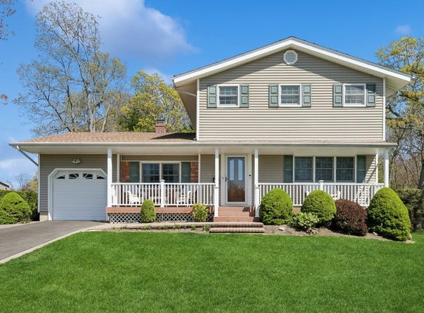 95 Steven Place, Hauppauge, NY 11788