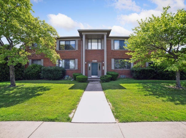 32708 Harper Avenue, Saint Clair Shores, MI 48082