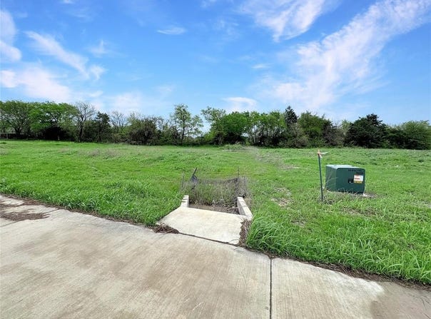 114 Indian Creek, Trenton, TX 75490