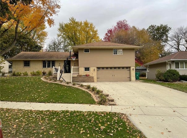 402 21st Street NW, Austin, MN 55912