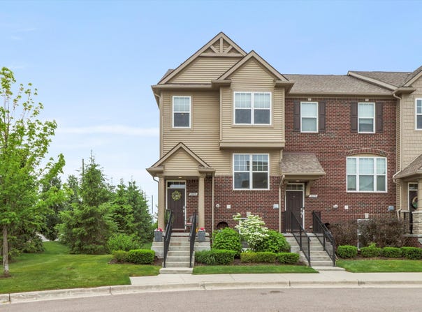 2605 Helmsdale Circle, Rochester, MI 48307