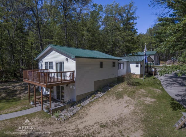 1941 High Road, Roscommon, MI 48653