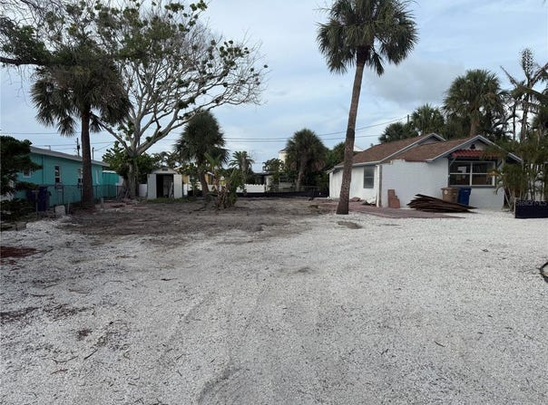 13135 4TH STREET E, MADEIRA BEACH, FL 33708