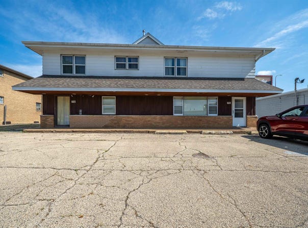 711 W RIDGE Road, Peoria, IL 61614