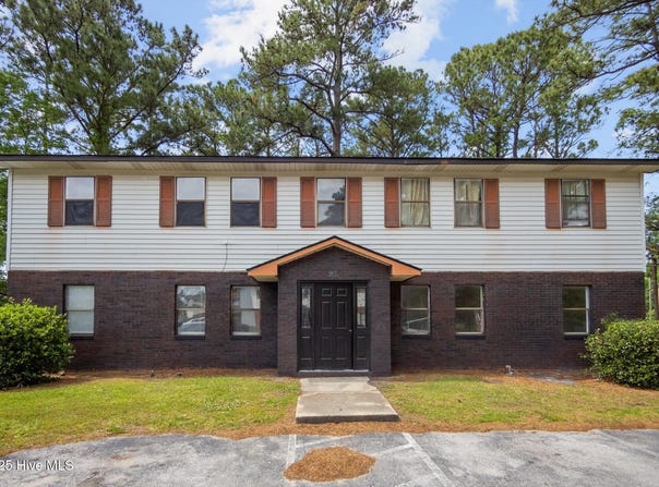 110 Ravenwood Drive, Jacksonville, NC 28546