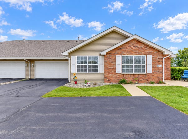 1048 N Woodlawn Avenue, Griffith, IN 46319