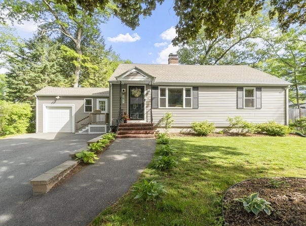 15 Suncrest Ave, Wilmington, MA 01887